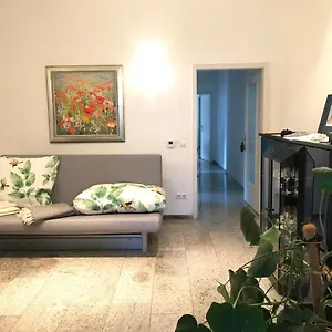 Schöne, Zentrale Am Nationaltheater City Airport Mannheim